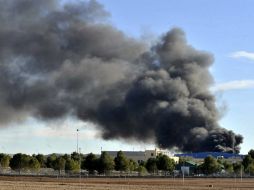 En la zona están trabajando helicópteros sanitarios, ambulancias de urgencias y bomberos. EFE /