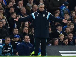 José Mourinho también opinó que los medios y comentaristas están en su contra. AFP / ARCHIVO