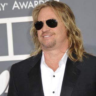 Val Kilmer se recupera de cirugía