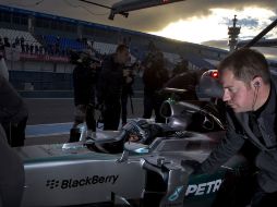 El piloto alemán, Nico  Rosberg, del equipo Mercedes, durante el tercer día de ensayos en Jerez. AP / M. Morenatti