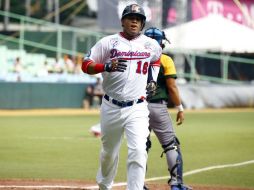 Willy García anota la primera carrera del juego. EFE / T. Llorca