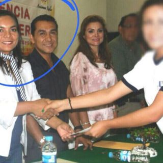 Difunden foto de precandidata del PRD con Abarca