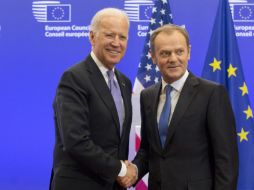 El vicepresidente de Estados Unidos, Joe Biden junto al presidente del Consejo Europeo, Donald Tusk (d). AP / V. Mayo