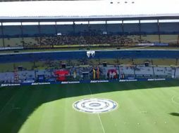 Antes del partido aficionados llegaron a las gradas del inmueble. EL INFORMADOR / J. Robles