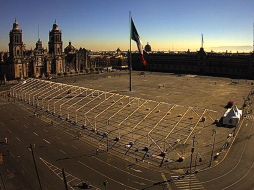 Así luce el Zócalo del DF, quienes quieran ingresar deben identificarse. TWITTER / @webcamsdemexico