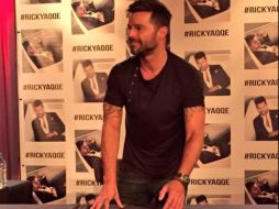 Ricky Martin se mostró relajado y sonriente con sus seguidores. TWITTER / @LoucosporRM