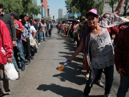 Los docentes partieron a las 12:00 horas del Monumento a la Revolución, hacia Los Pinos. NTX / J. Lira