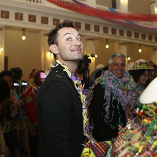 Jude Law celebra a la Madre Tierra en Bolivia