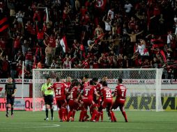 Xolos festeja la segunda anotación del partido. Tijuana ha obtenido 13 puntos en el torneo. EFE / A. Zepeda