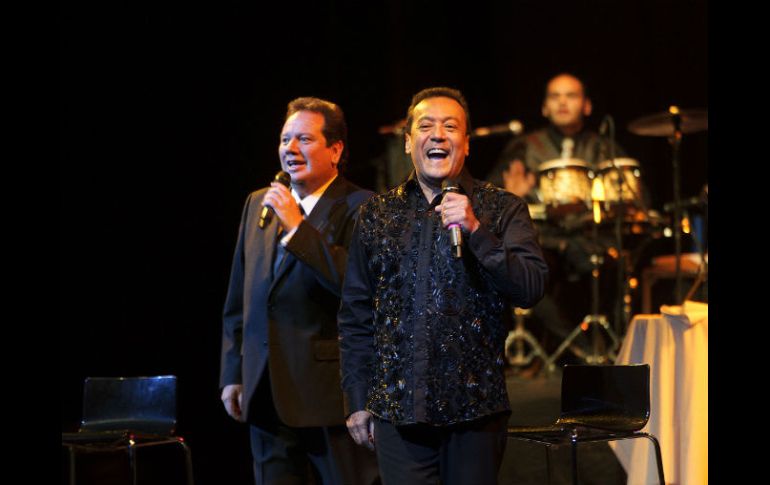 'Coque' Muñiz y Carlos Cuevas interpretaron los boleros que nunca pasan de moda. EL INFORMADOR / J. Mendoza