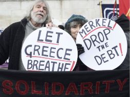 Por lo menos 18 mil personas estaban congregadas el domingo por la noche en Atenas y ocho mil en Tesalónica. EFE / F. Arrizabalaga