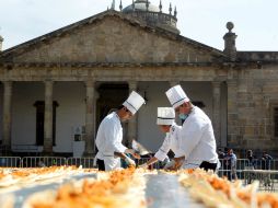 La preparación del guiso corrió a cargo de destacados cocineros yucatecos y jaliscienses. EL INFORMADOR / A. Hinojosa