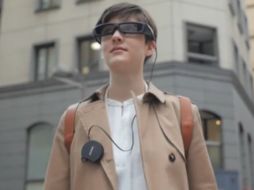 Las 'SmartEyeglass' podrán conectarse con smartphones compatibles. YOUTUBE / SonyExperiaDev