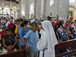 La Iglesia espera que la cantidad de feligreses aumente después de las 17:00 horas, cuando la mayoría de católicos sale de trabajar. NTX / F. Galvez