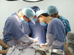 La Cofepris mostró un listado de cirujanos plásticos que han atendido alrededor de cien mil pacientes con el problema. EL INFORMADOR / ARCHIVO