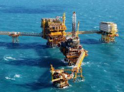 Analistas subrayan que los precios del energético redujeron su precio por el incremento en el inventario estadounidense. EFE / ARCHIVO