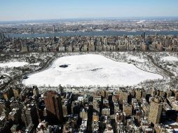 Hielo y nieve cubren el Parque Central de Nueva York como resultado del frente frío del ártico, denominado ''expreso siberiano''. AFP /