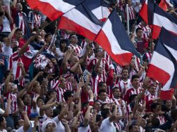 Las banderas ondearon, las porras saltaron y corearon una y otra vez. AP / C. Palma