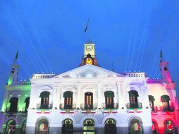 Maravilloso. El Palacio de Gobierno de la ciudad de Villahermosa se engalana con los colores patrios. NTX / L. López