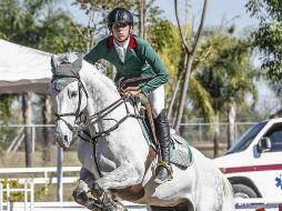 Juan Pablo Gaspar sobre 'Costa Date' ganó la prueba estelar a1.40 metros en La Hípica. EL INFORMADOR / A. Hernández