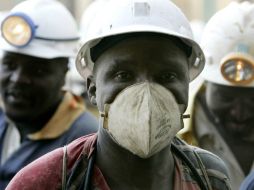 Los trabajadores fueron rescatados sin sufrir heridas, pues se resguardaron en refugios subterráneos de la mina. AFP / ARCHIVO