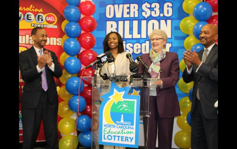 Holmes dice que planea donar dinero a la iglesia y viajar. AP / North Carolina Education Lottery