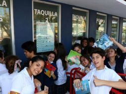 Estudiantes y demás aficionados ayudan y además verán a su equipo. FACEBOOK / TiburonesRojosMX