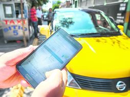 Usuarios que utilizan Uber para contratar autos privados que los transporten se muestran felices por la calidad del servicio. EL INFORMADOR / A. García