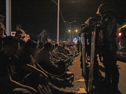 Fueron detenidos durante un enfrentamiento entre maestros y policía federal mientras bloqueaban el acceso al aeropuerto de Acapulco. EFE / F. Meza