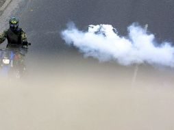 Los sujetos huyeron del lugar inmediatamente dejando el gas lacrimógeno. AFP / ARCHIVO