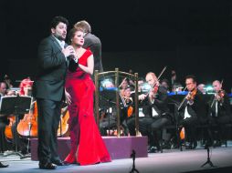 La rusa alternó con Yusif Eyvazov, su pareja; los duetos fueron las interpretaciones más aplaudidas. ESPECIAL / Teatro Diana / Y. Gómez