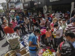 Vendedores ambulantes colocan sus mercancías a mitad del Andador Colón, entre Juárez y Madero. EL INFORMADOR / F. Atilano