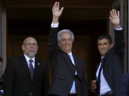 El nuevo gobernante (c) dedicó su discurso a los referentes de su mandato. EFE / H. Ortuno