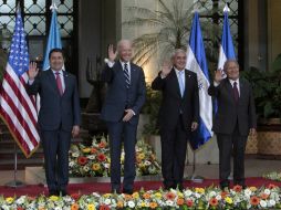 Presidente de Honduras, Juan Orlando Hernández, Joe Biden; el presidente de Guatemala, Otto Pérez, y Salvador Sánches. EFE / E. Biba