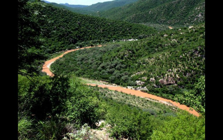 El 6 de agosto de 2014 se derramaron 40 mil metros cúbicos de sulfato de cobre acidulado en el cauce de los ríos. AP / ARCHIVO