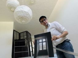 Fernando Quirarte agradeció a la Alianza Francesa el espacio para montar su exposición. EL INFORMADOR / E. Barrera