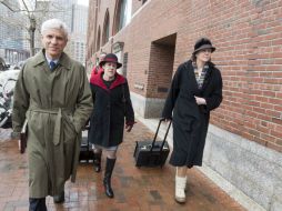 Los abogados de Dzhokhar Tsarnaev, encabezados por Judy Clarke (d), llegan a la Corte Joseph Moakley en Boston. AFP / S. Eisen