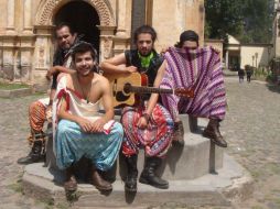 Cada uno de los integrantes del grupo tiene el gusto de combinar lo antiguo con lo contemporáneo. FACEBOOK / Los Infinitos Macehuales