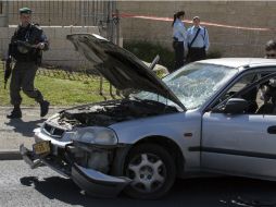 El palestino condujo su automóvil contra oficiales y tras atropellarlas detuvo el carro y bajó con un cuchillo para atacarlas. EFE / J. Hollander