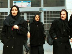 Las mujeres iraníes tienen prohibida la entrada a los estadios desde la revolución islámica de 1979. AP / ARCHIVO