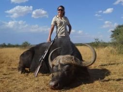 La checa ha declarado públicamente que no piensa dejar la cacería, práctica a la que se dedica desde los 13 años. FACEBOOK / Michaelka's hunting