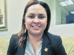 Fortalecer los productos locales como la raicilla, es uno de los objetivos de la alcaldesa de San Sebastián del Oeste, Yecenia Pulido. EL INFORMADOR / E. Barrera