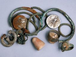 Del hallazgo, lo más destacable son las monedas que llevan la efigie de Alejandro Magno. EFE / C. Amit