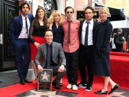 Jim Parsons estuvo acompañado por el elenco de la serie de televisión. EFE / N. Prommer
