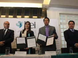 Imagen de la firma de convenio entre el titular de Seder y la presidenta del Itei. TWITTER / @iteijalisco
