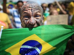 La mayoría de los manifestantes protestaron contra la corrupción mientras otro piden la destitución de la mandataria. EFE / F. Bizerra