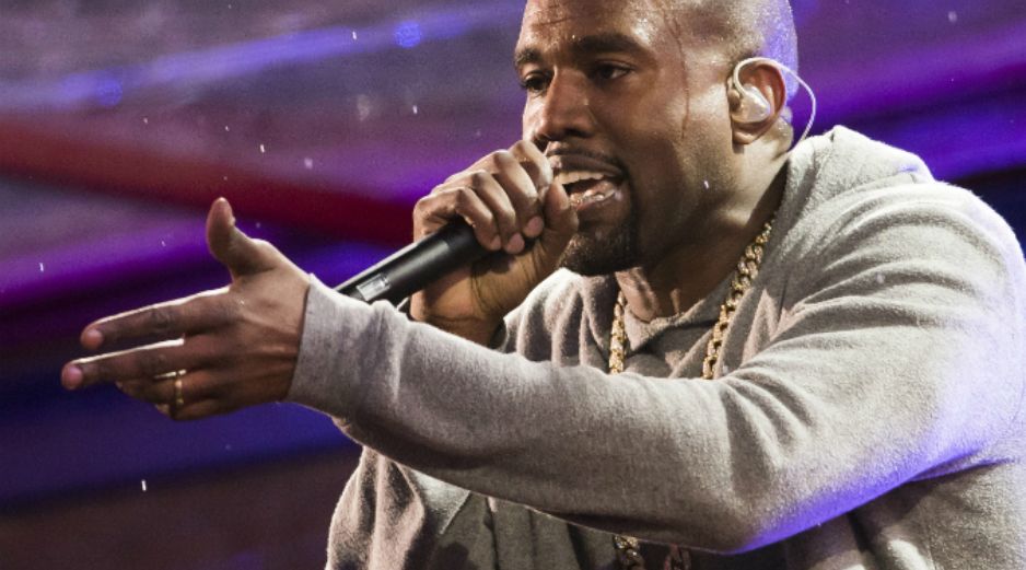 El cantante causó gran revuelo en la pasada entrega del Grammy, pues no estuvo de acuerdo en que Beck se llevara el premio principal. AP / ARCHIVO