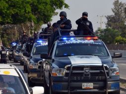 Los gendarmes arriban al puerto a bordo de carros radio patrulla, camionetas pick up y autobuses. NTX / ARCHIVO