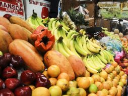 La toronja, los arándanos, la sandía entre otras frutas ayudan a bajar los kilos de más. EL INFORMADOR / ARCHIVO