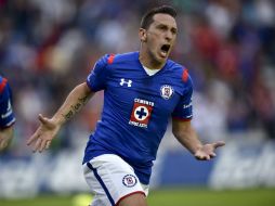 Christian Giménez da la vuelta al marcados en el minuto 62. AFP / Y. Cortez